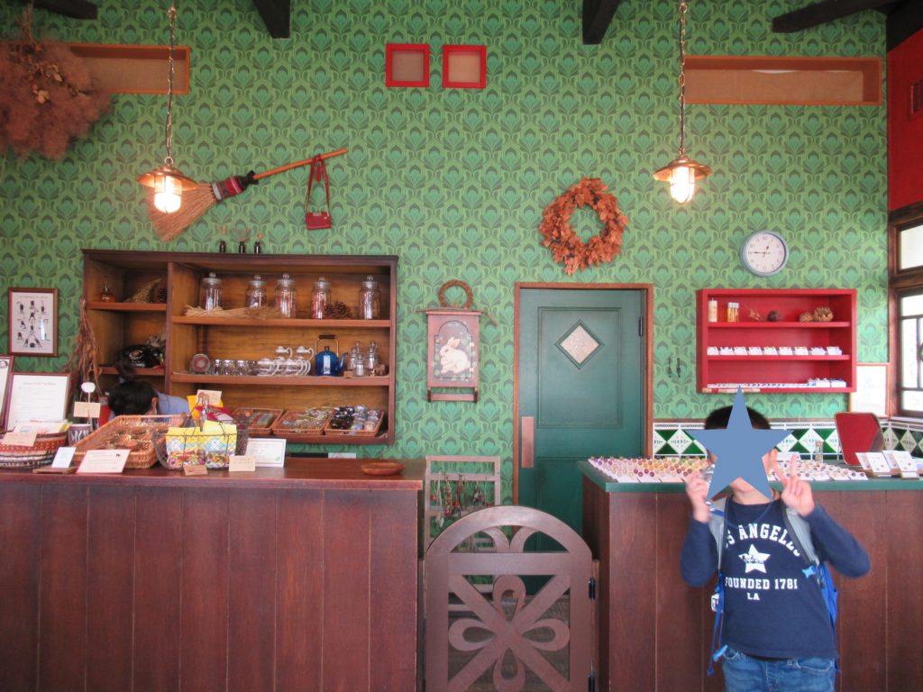 小豆島オリーブ公園の雑貨コリコ店内